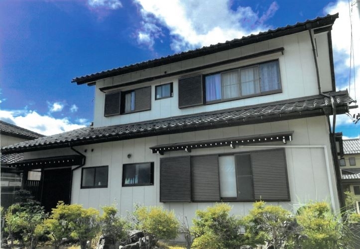 木造二階建ての外観