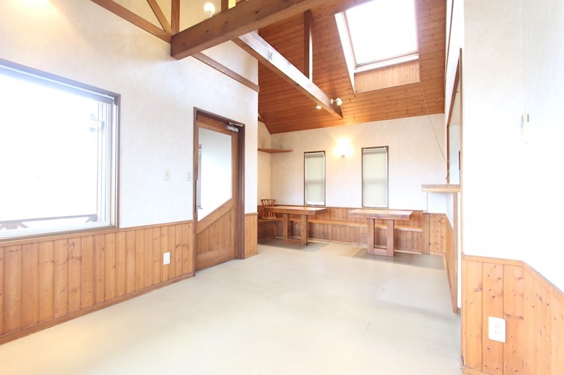 木の温もりを感じる内装デザイン