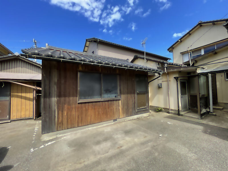 倉庫付きのゆとりある敷地