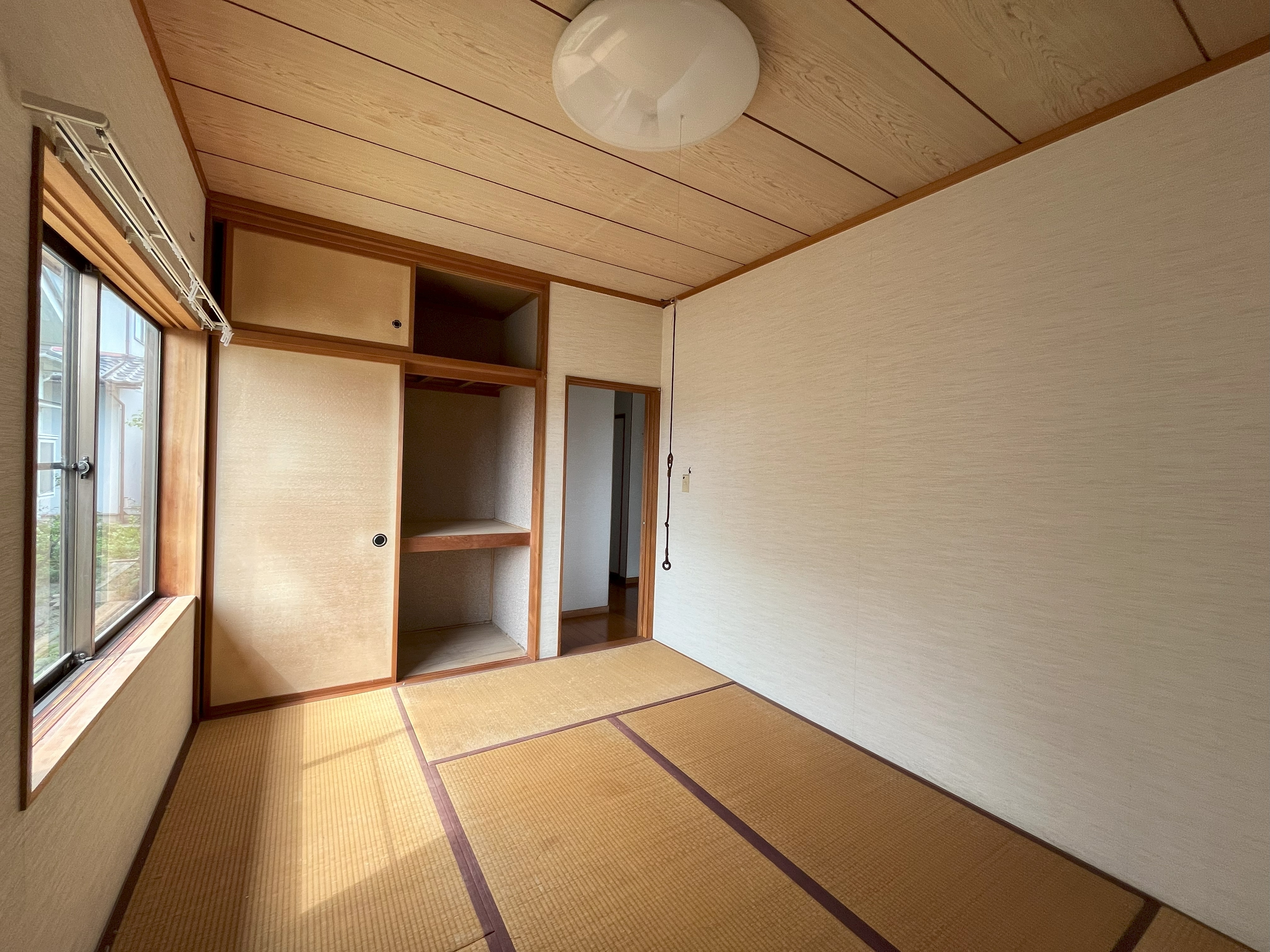 伝統的な和室の落ち着いた空間