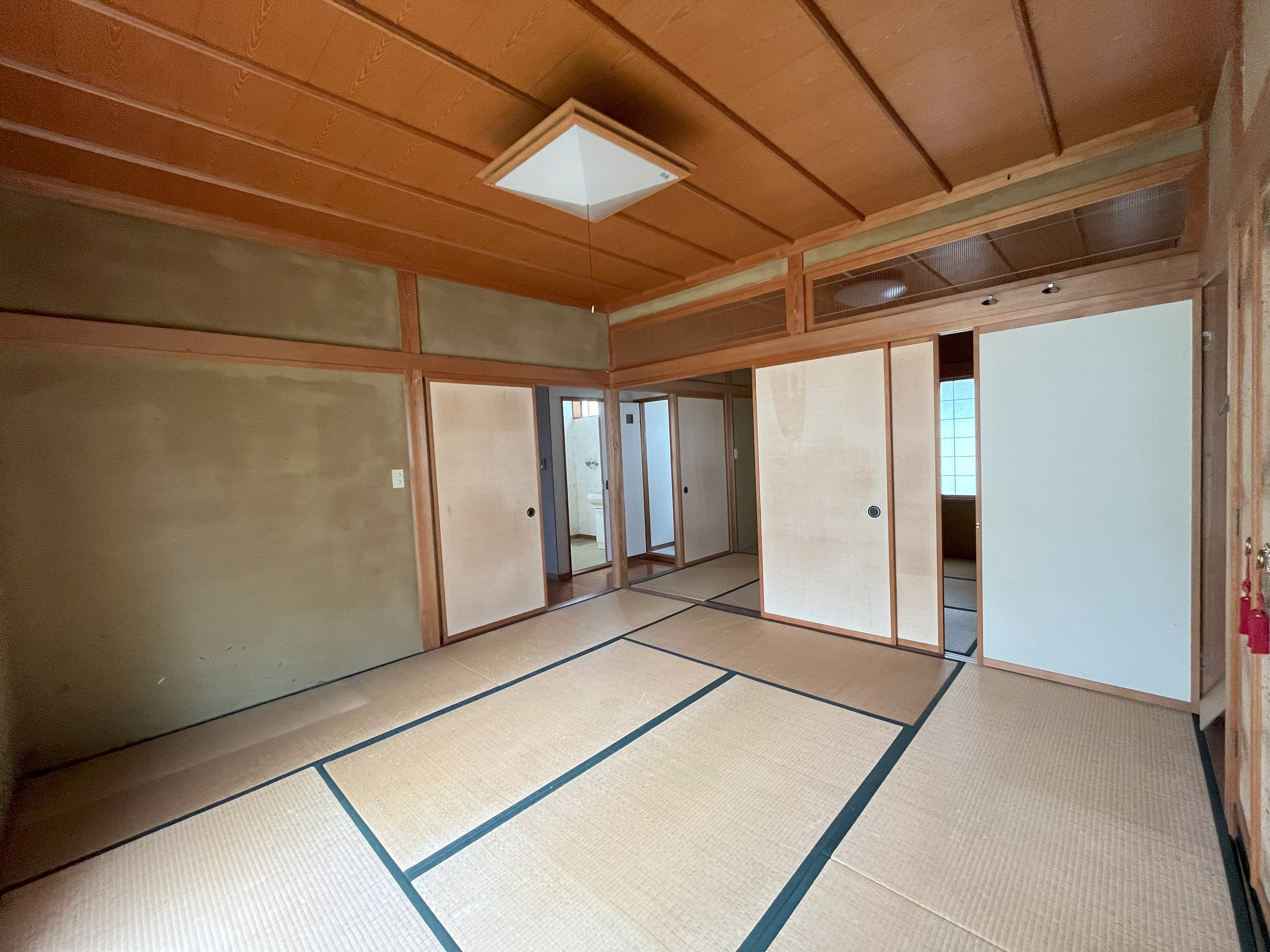 広々とした伝統的な和室