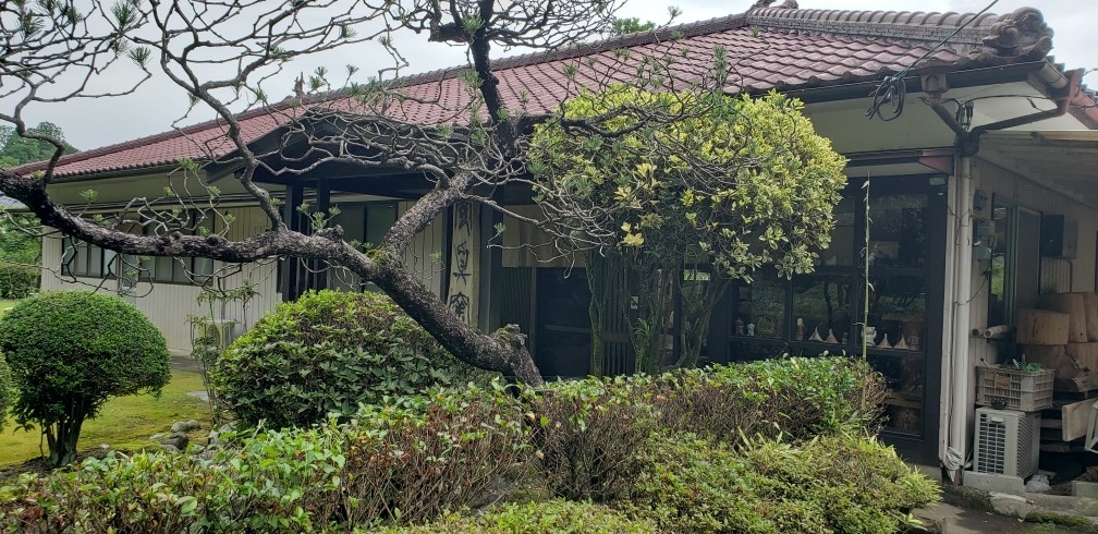緑に囲まれた静寂の住まい