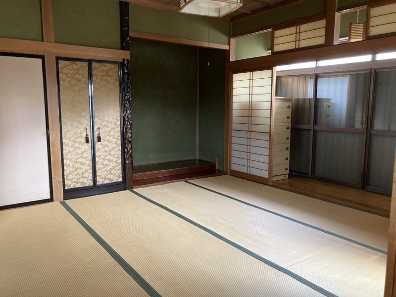 広々とした8畳の和室でくつろぎのひとときを