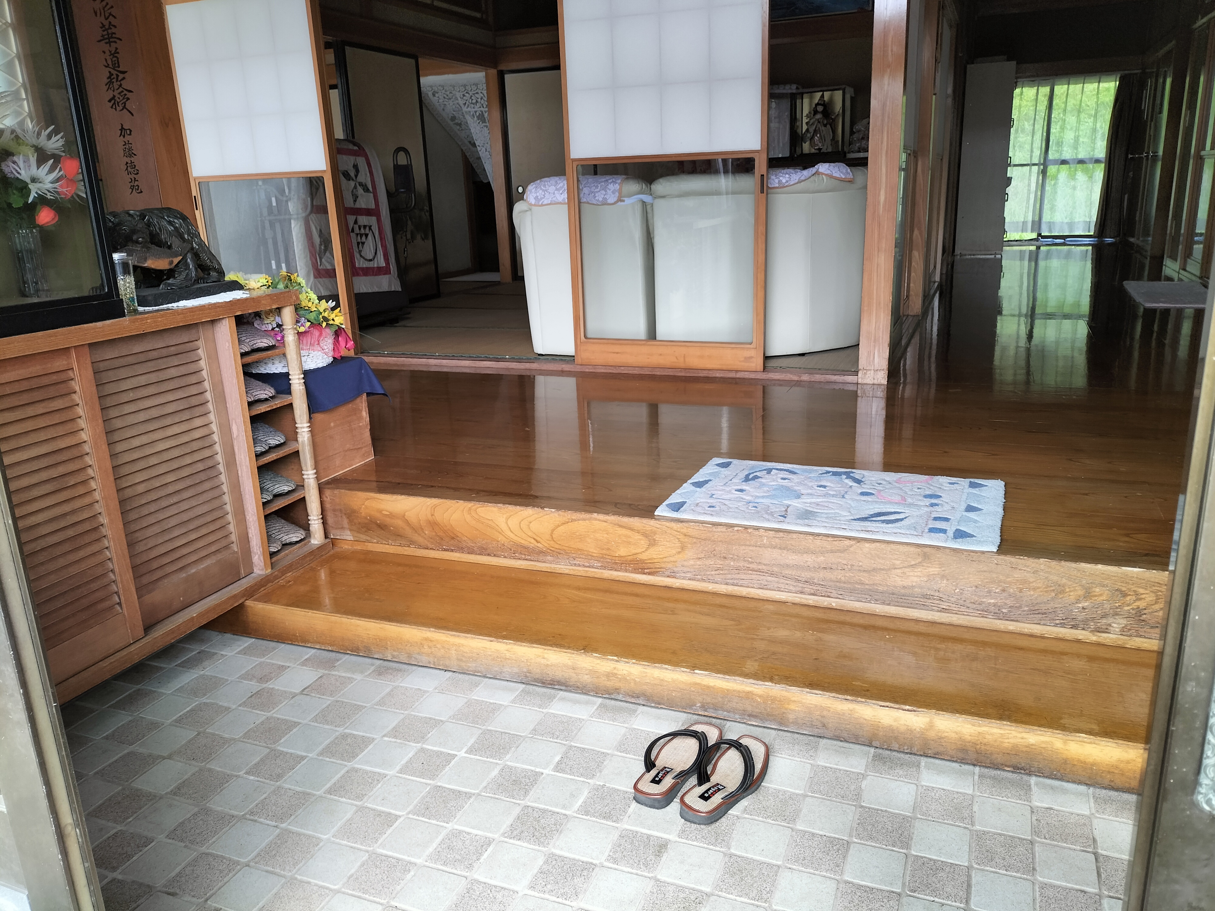 温かみのある木製玄関