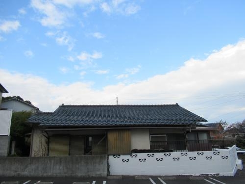 古風な佇まいの木造住宅外観