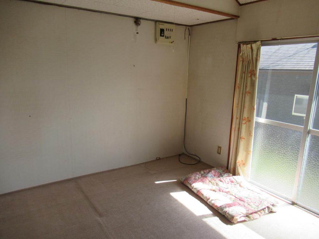 自然光が差し込むリビング