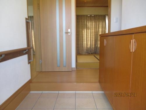 明るく開放感のある玄関スペース