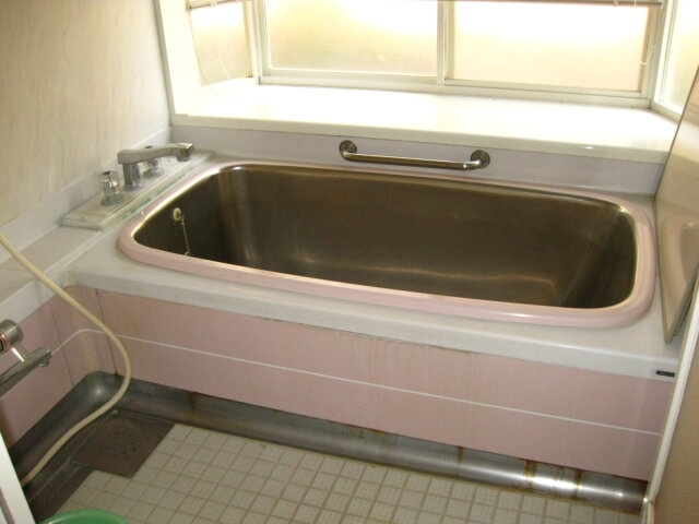 ゆったりとくつろげる広々浴槽