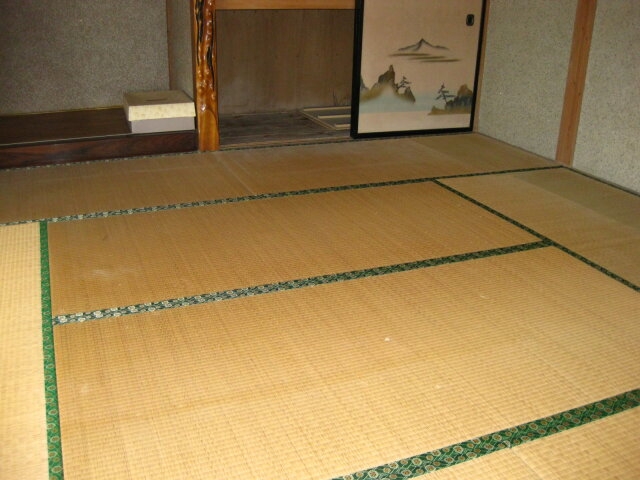 落ち着いた和室