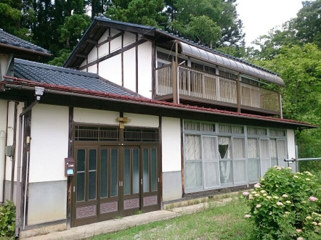 和風の趣漂う二階建ての家