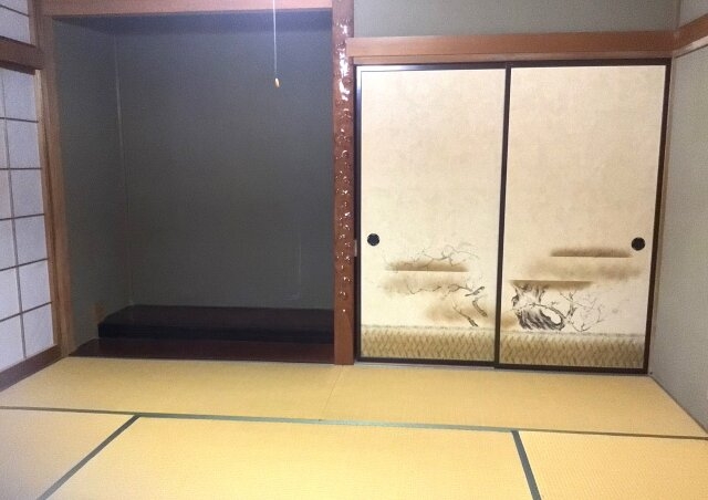 落ち着いた雰囲気の和室