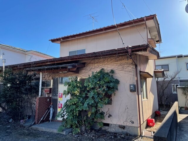 緑に囲まれた静かな住宅街の一角