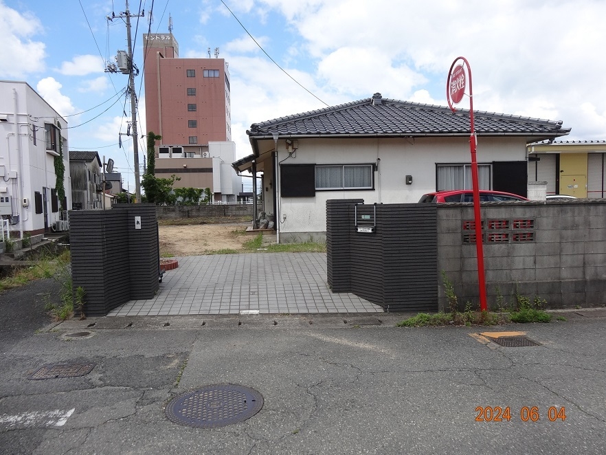 レトロな雰囲気漂う木造住宅