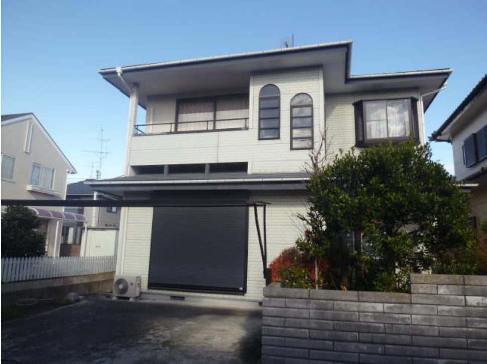 堂々とした佇まいの2階建て住宅