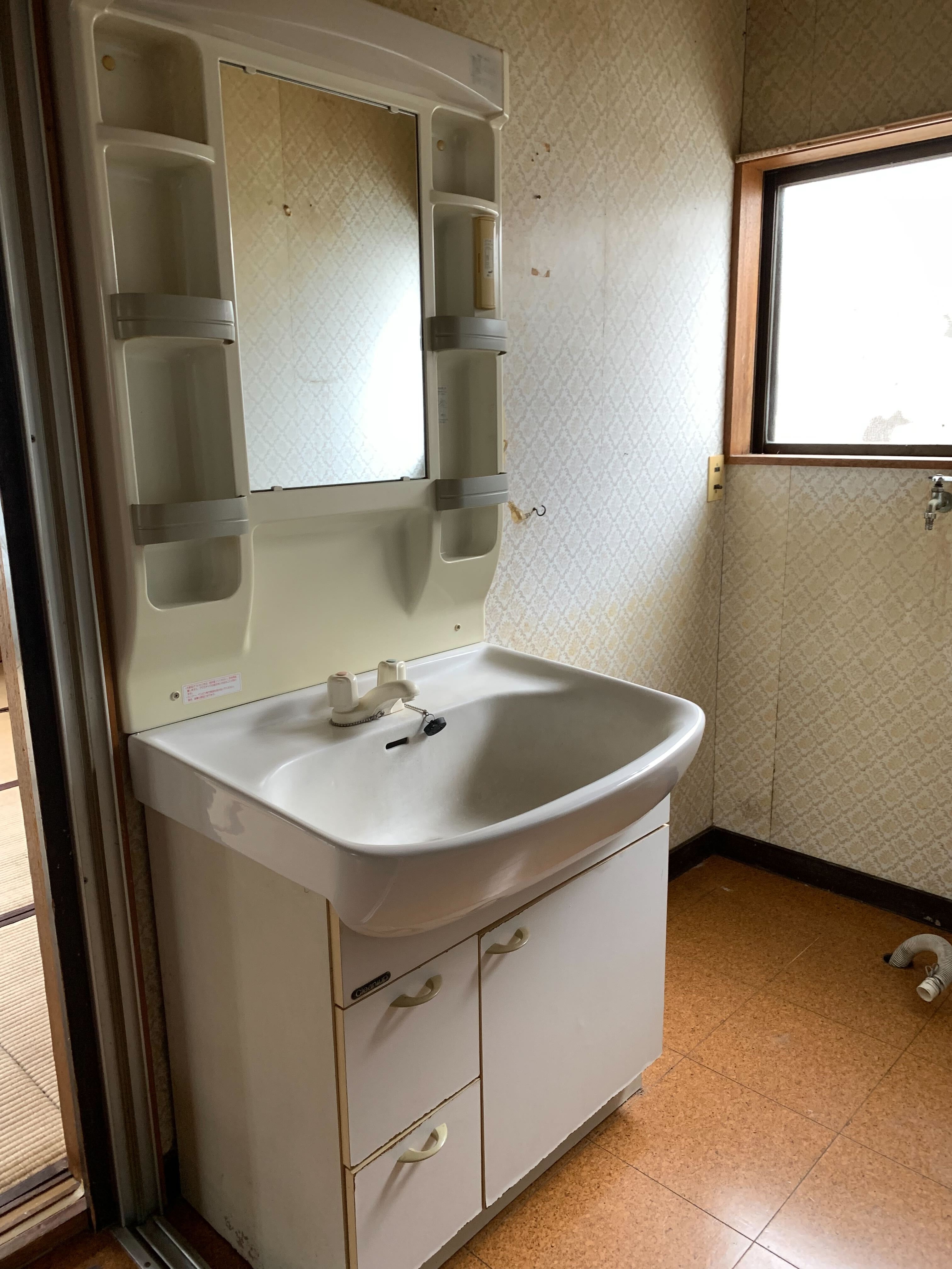 機能的な洗面台と広々した洗面スペース
