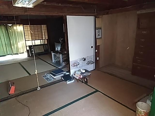 広々とした和室空間、家族団らんやおもてなしに最適。