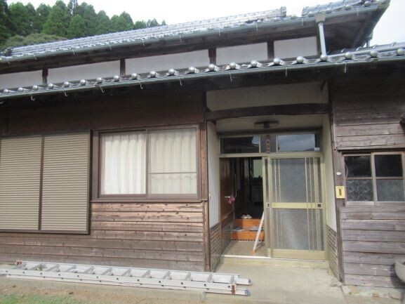 木造の落ち着いた外観