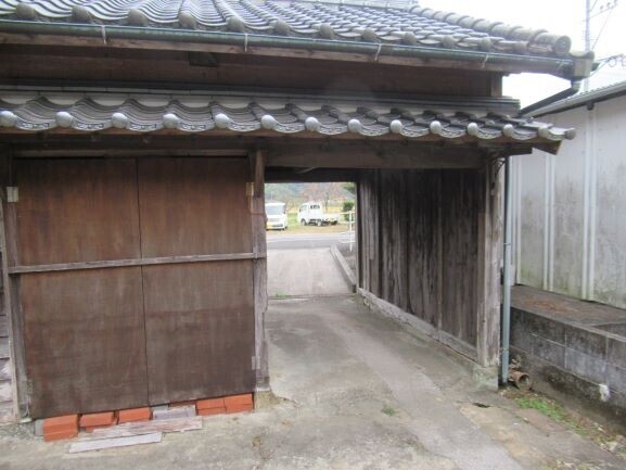 木製のドアが特徴的