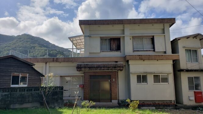 堂々たるRC造りの2階建て住宅