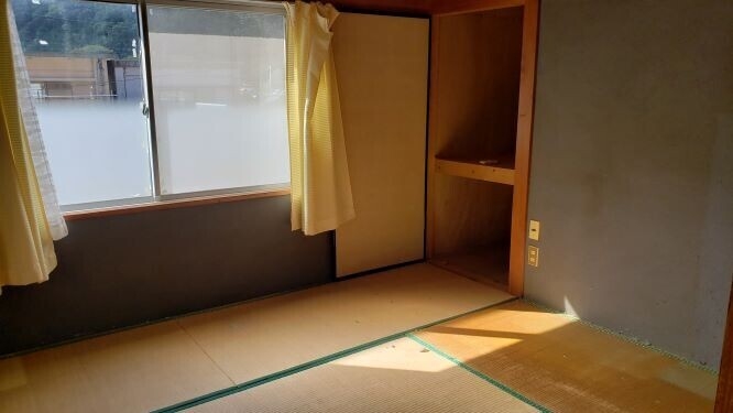 温かみのある伝統的な和室空間