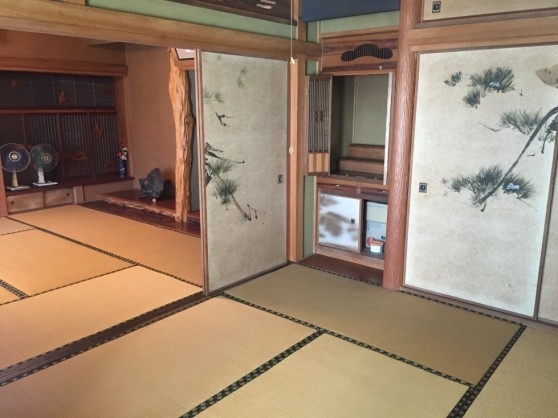 落ち着いた雰囲気の広々とした和室