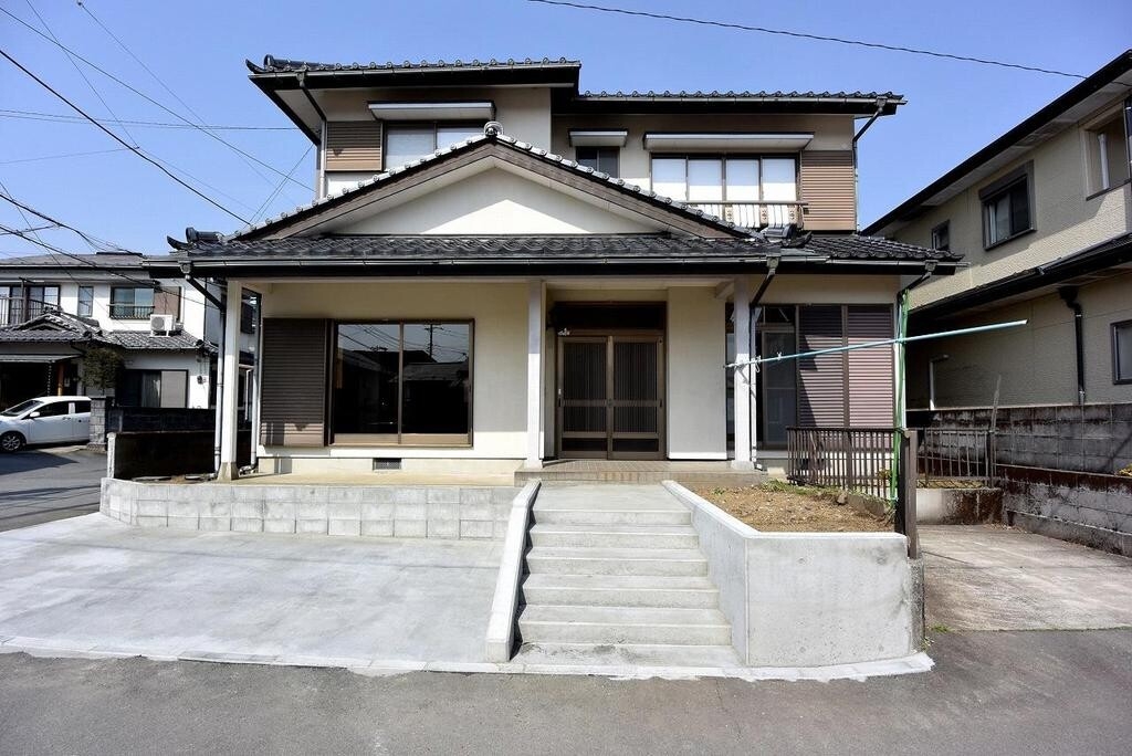 落ち着いた和風の外観