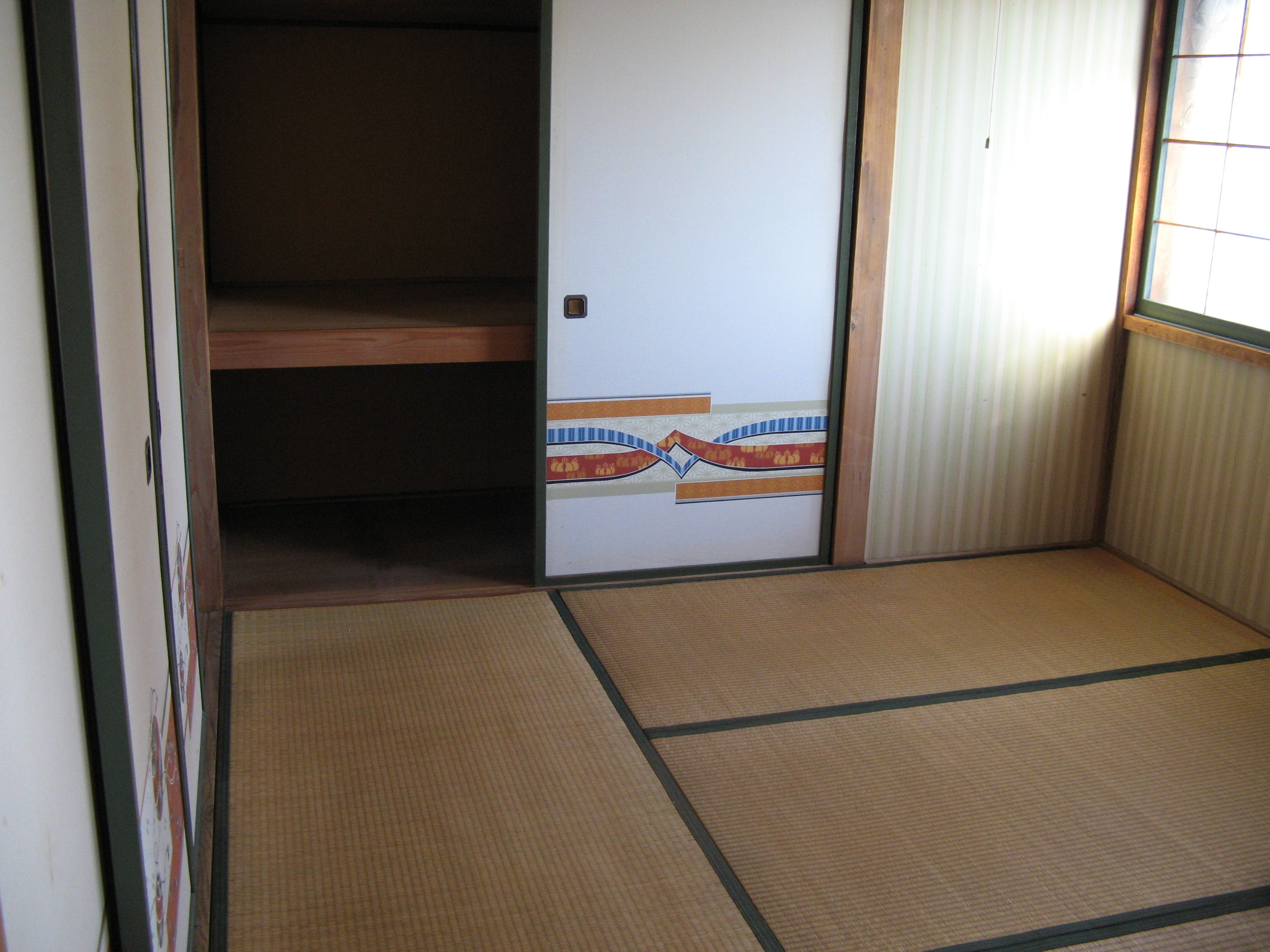 自然光が差し込む和室