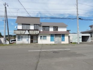 【栗山町の四季を堪能】緑豊かな自然と静かな住環境の家_1