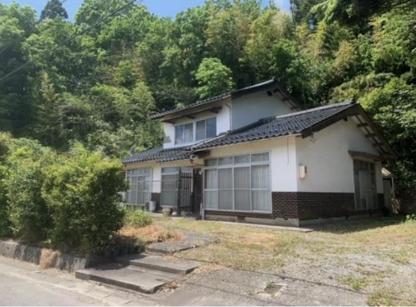 木造二階建ての静かな佇まい