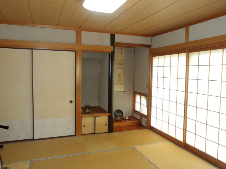 落ち着いた和室