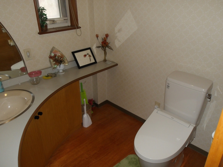 広々としたトイレスペース