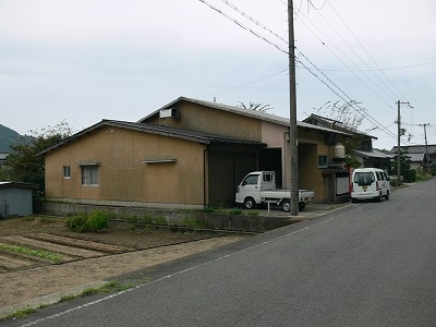 広々とした敷地を誇る昭和築の住宅