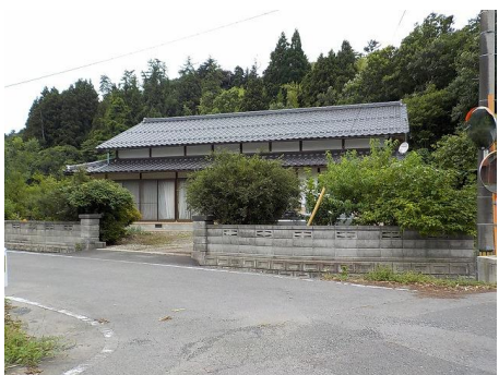 自然に囲まれた一軒家、落ち着きのある佇まい