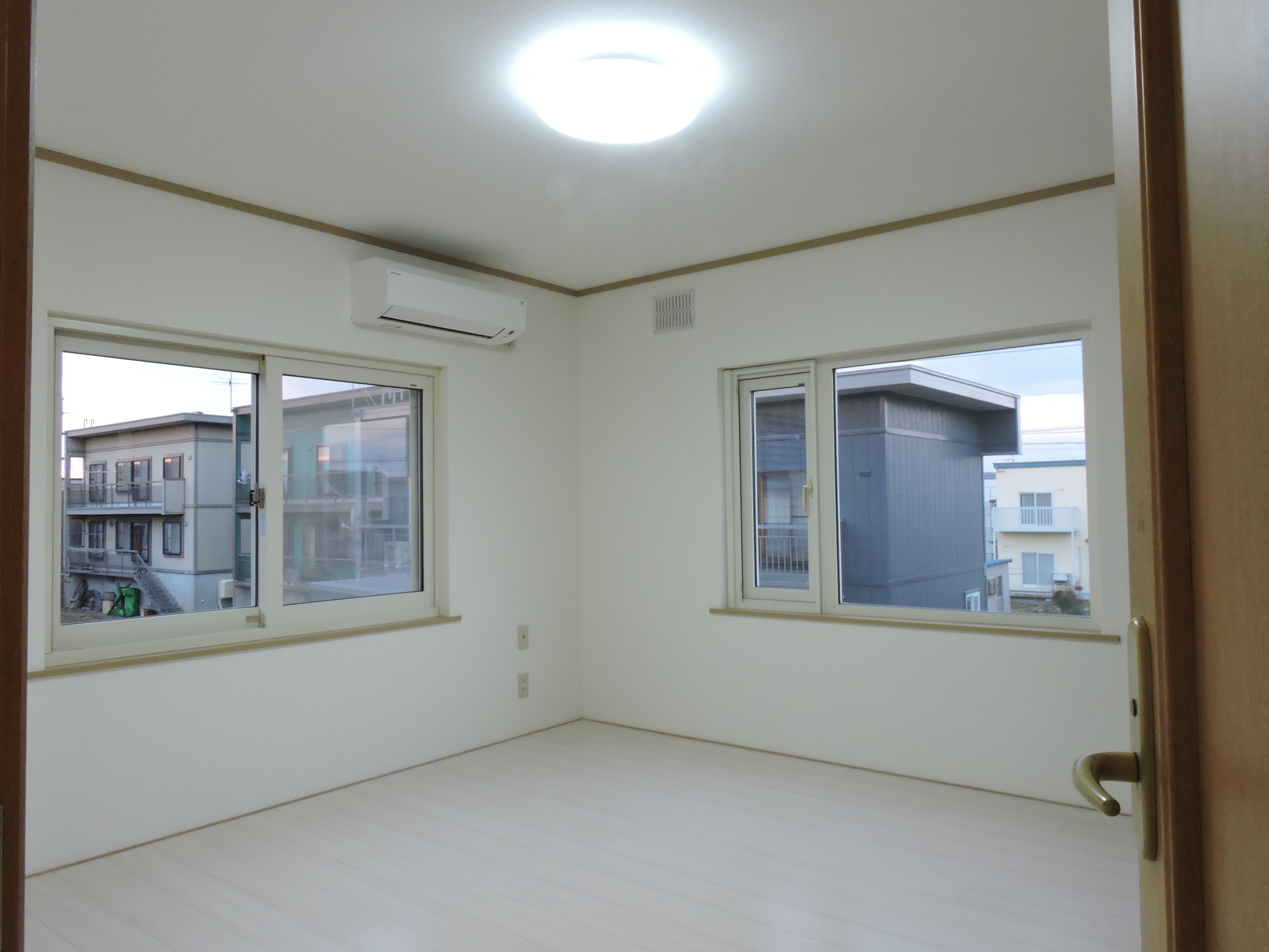 開放感ある角部屋の快適空間