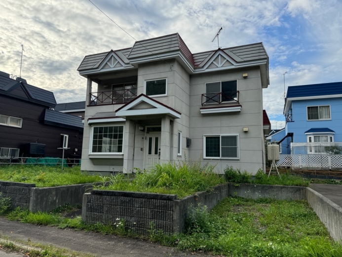 【日々の買い物に便利】徒歩圏内に店舗が揃った3LDK住宅メイン画像1