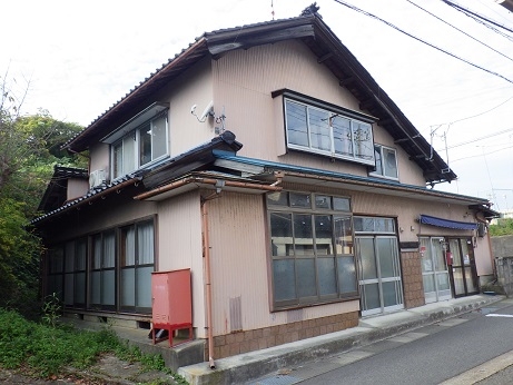 角地の開放感あふれる佇まい
