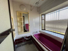 レトロな雰囲気の浴室