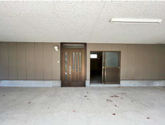 雨の日も安心なピロティ付き駐車場