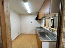 収納たっぷりの機能的なキッチン