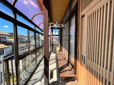 雨風を防ぐ風除室付き