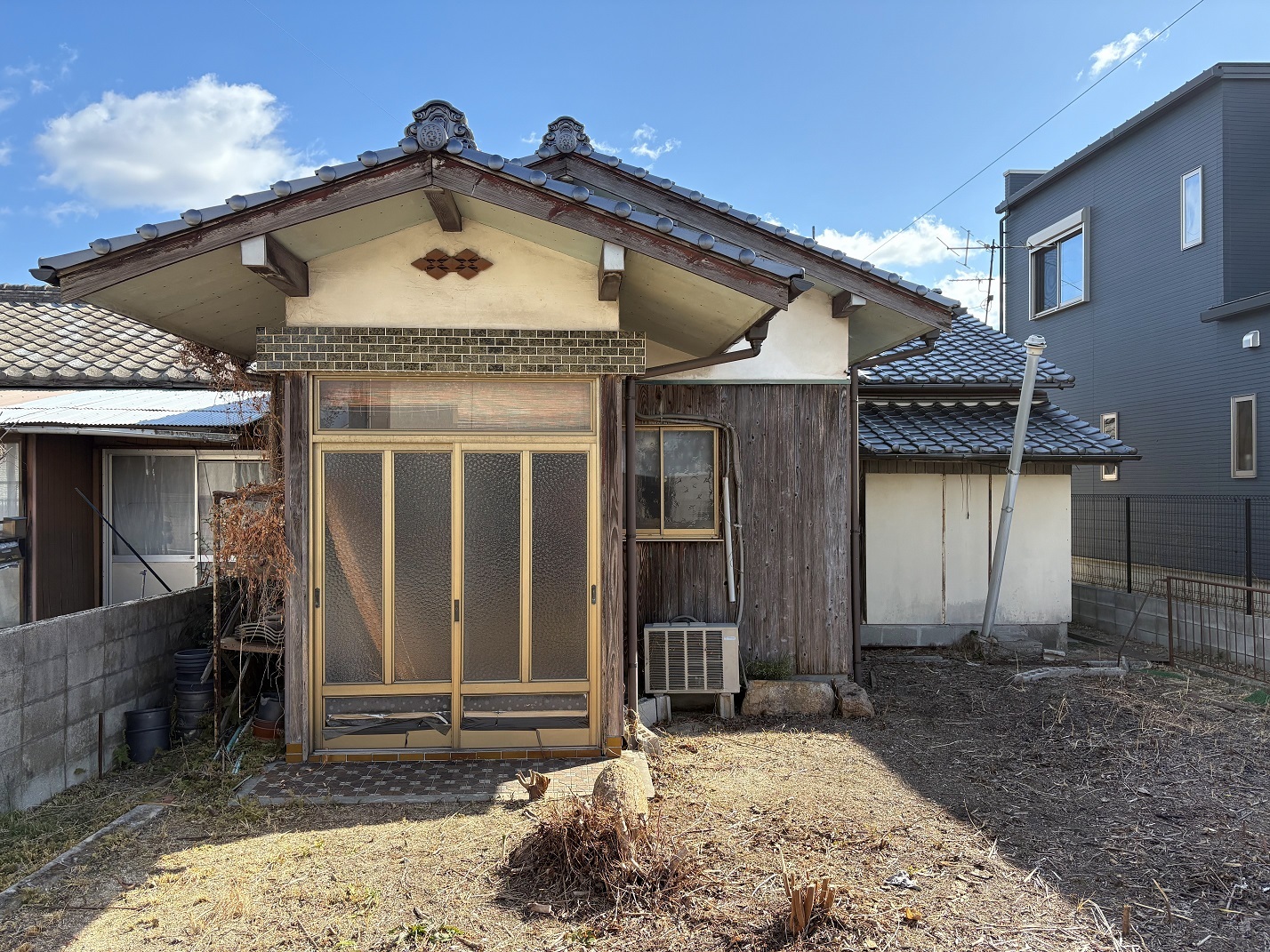 南向きで明るい玄関口
