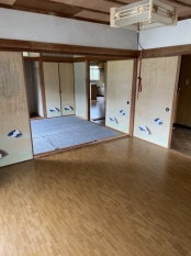NO.129　小学校まで徒歩3分。 川沿いですが交通量が少なく静かな場所です。_3