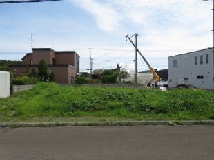 小学校まで徒歩約3分、中学校まで徒歩約9分と通学に安心の好立地_2