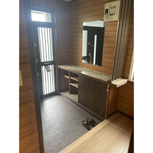 陽光があふれる広々とした玄関