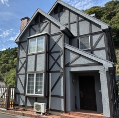 敷地も建物も広々！ レトロモダンのおしゃれなお家_1