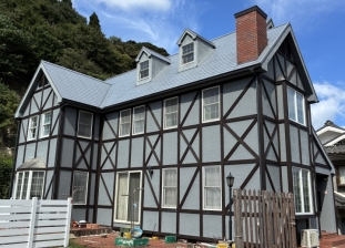 敷地も建物も広々！ レトロモダンのおしゃれなお家_2