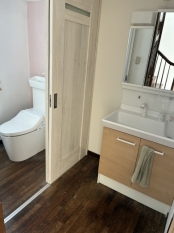 敷地も建物も広々！ レトロモダンのおしゃれなお家_3