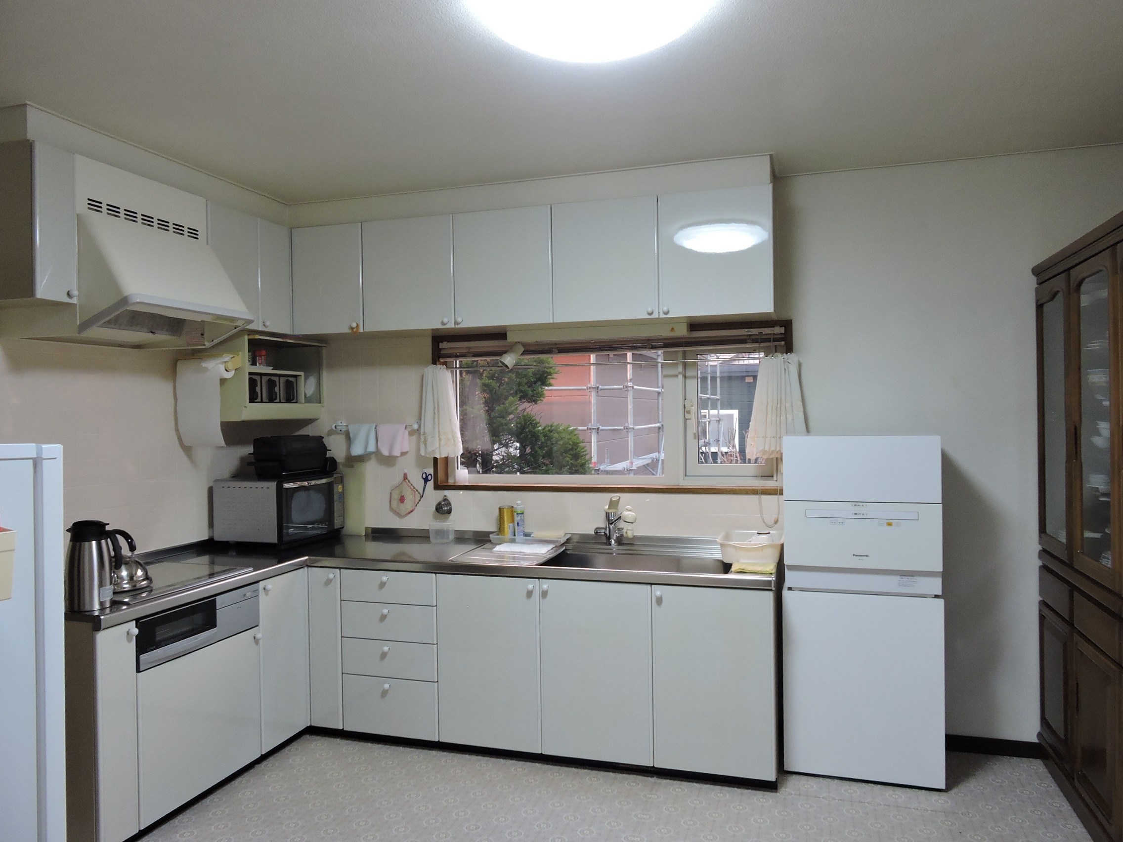 充実した収納と使いやすいL字型キッチン