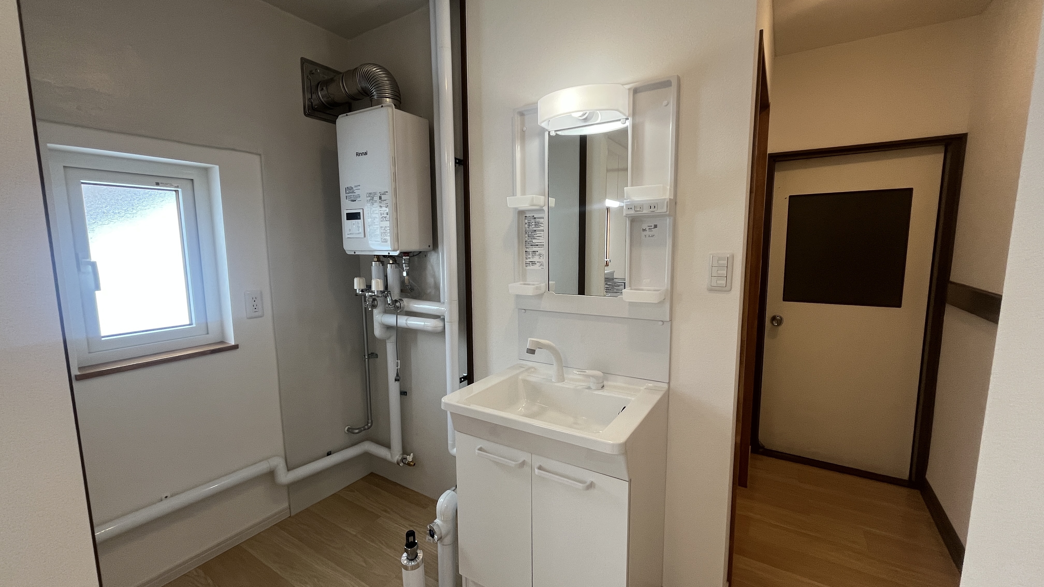 シンプルな清潔感あふれる洗面所