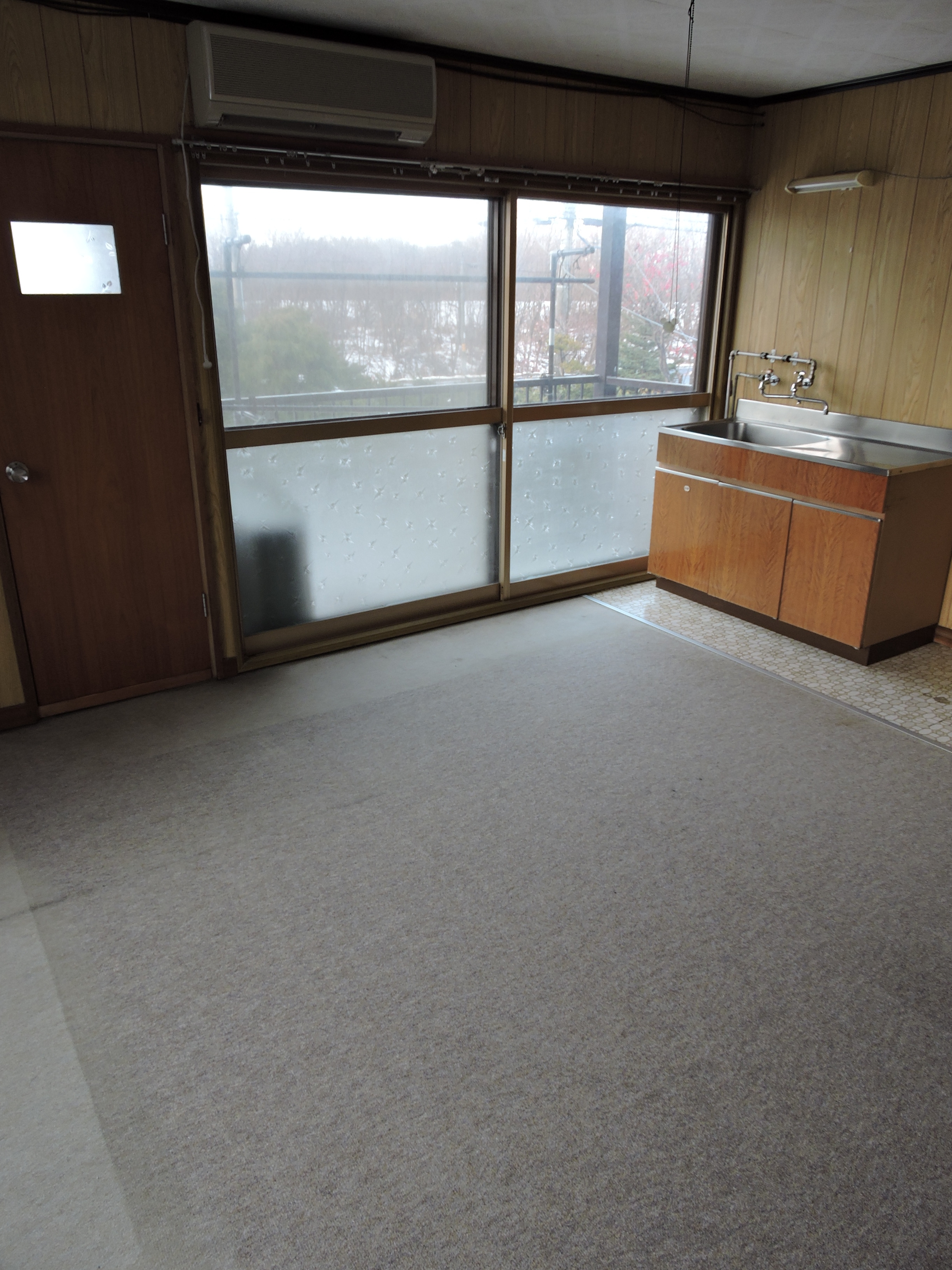 ベランダ直結の明るいプライベートルーム